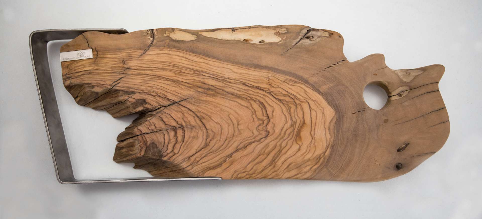 Logotowood - 1600 years old olive cutting board-HOLE1